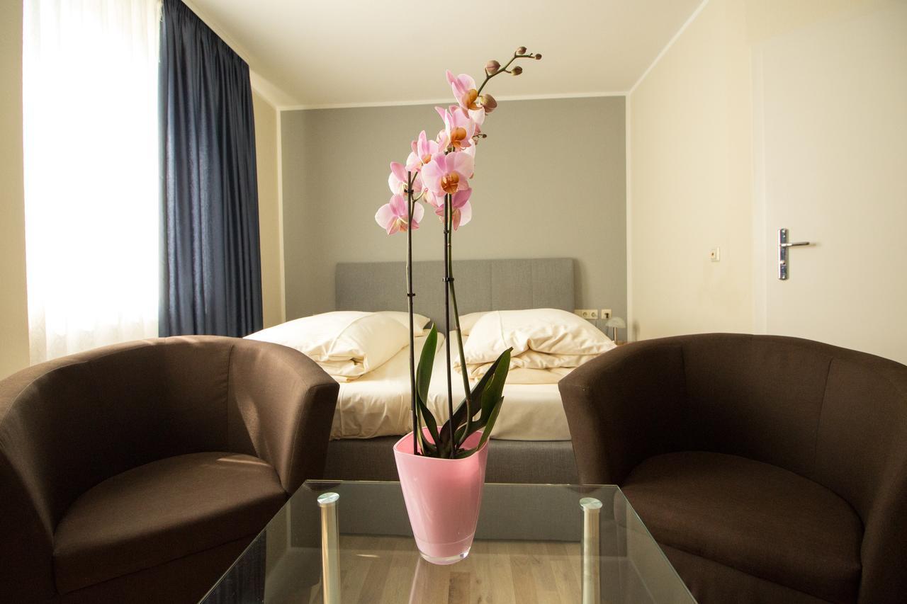 Hotel Reutlinger Hof Ройтлінген Екстер'єр фото