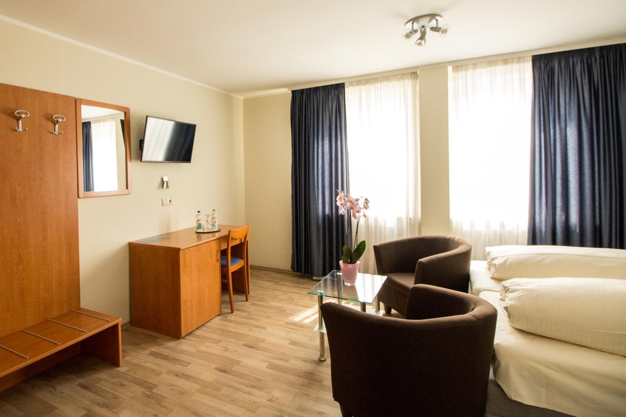 Hotel Reutlinger Hof Ройтлінген Екстер'єр фото