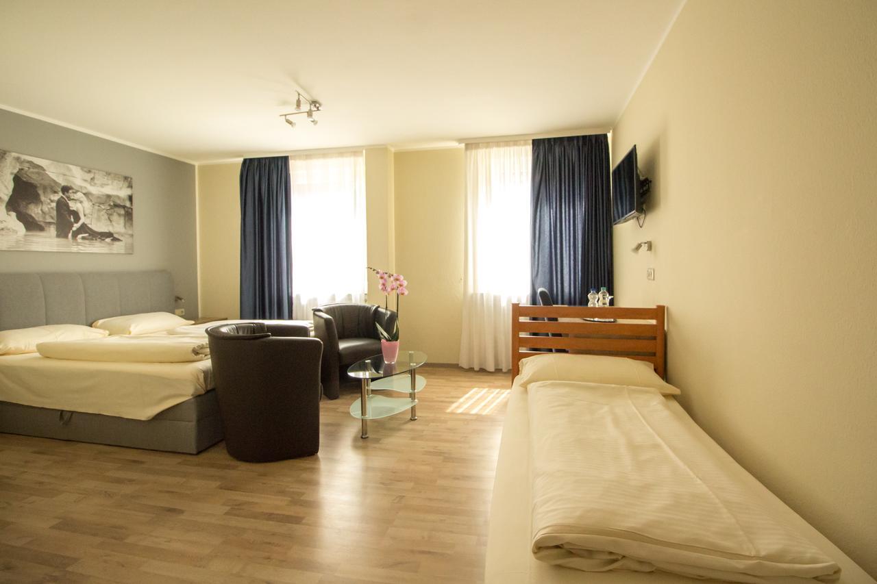 Hotel Reutlinger Hof Ройтлінген Екстер'єр фото